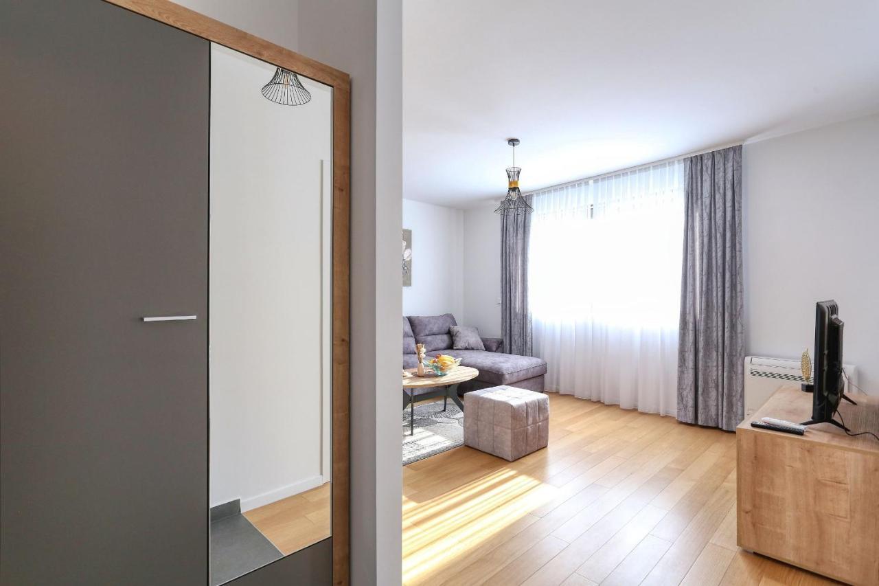 Apartments Perla With Free Parking Zadar Exterior photo